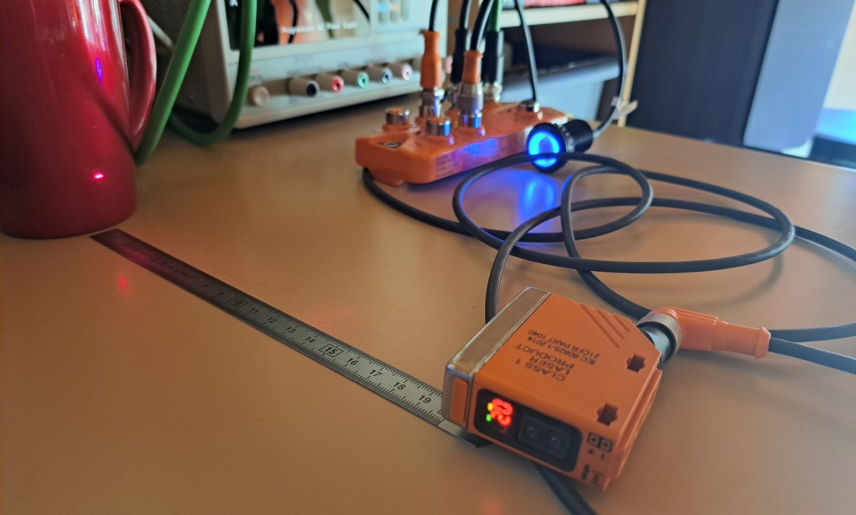 Test avec le détecteur de distance, mesure = 20 cm